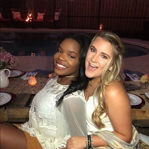 Meet your Posher, Desmone